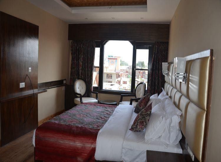 The Pride Inn Srīnagar Exterior foto